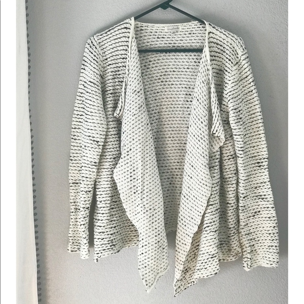 Charming Charlie | Knit Ruffle Jacket \ Short Cape